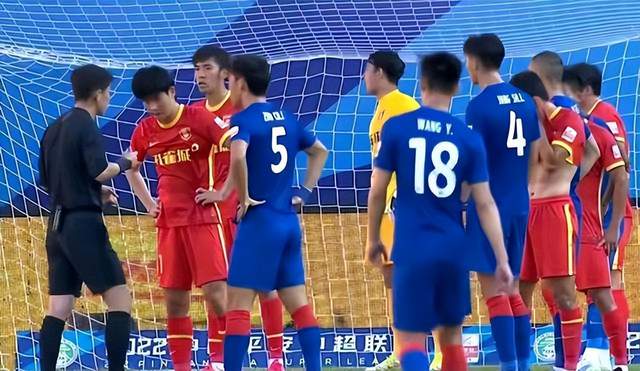 上海申花|蒋圣龙头球击中横梁 申花1-0双杀河北队 双方年轻球员表现出色