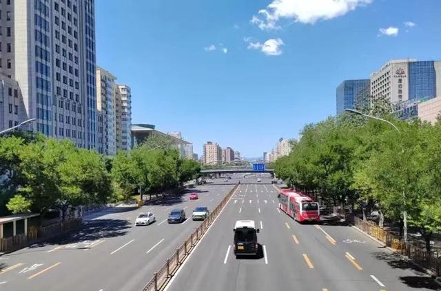 华为荣耀|上市仅一个月，12+256GB跌至2499元，荣耀稳了！