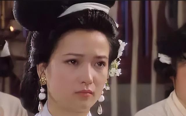 何晴|何晴：给了刘威青春，给了许亚军孩子，为何转身嫁给大9岁的廖京生