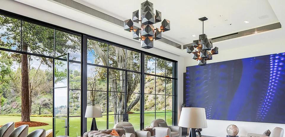 阿黛尔|阿黛尔官宣和男友正式同居，自己斥资5800万美金买房一起住