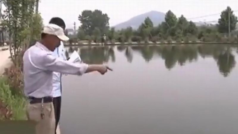 |二人结伴钓鱼，一人神秘失踪，三天后浮尸鱼塘