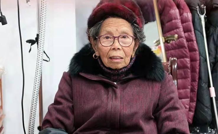 “真还奶奶”陈金英:80岁欠债2077万,拒不申请破产10年全部还清