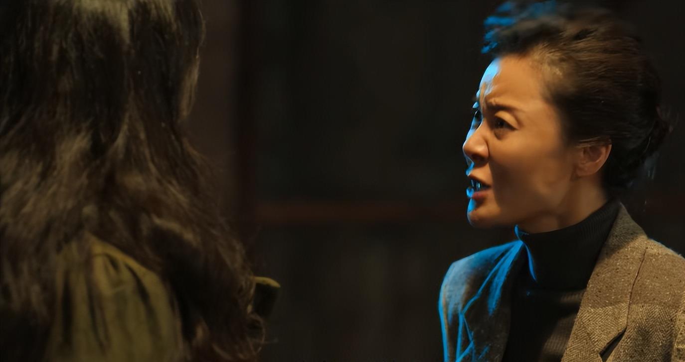 野蛮生长|全程摇头晃脑，表情狰狞，《风吹半夏》女二号把“演技炸裂”玩出新花样