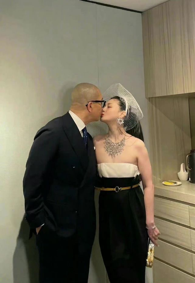 具俊晔 韩国女婿具俊晔比大S前夫仗义！为爱甘愿付出，穿正装与大S配一脸