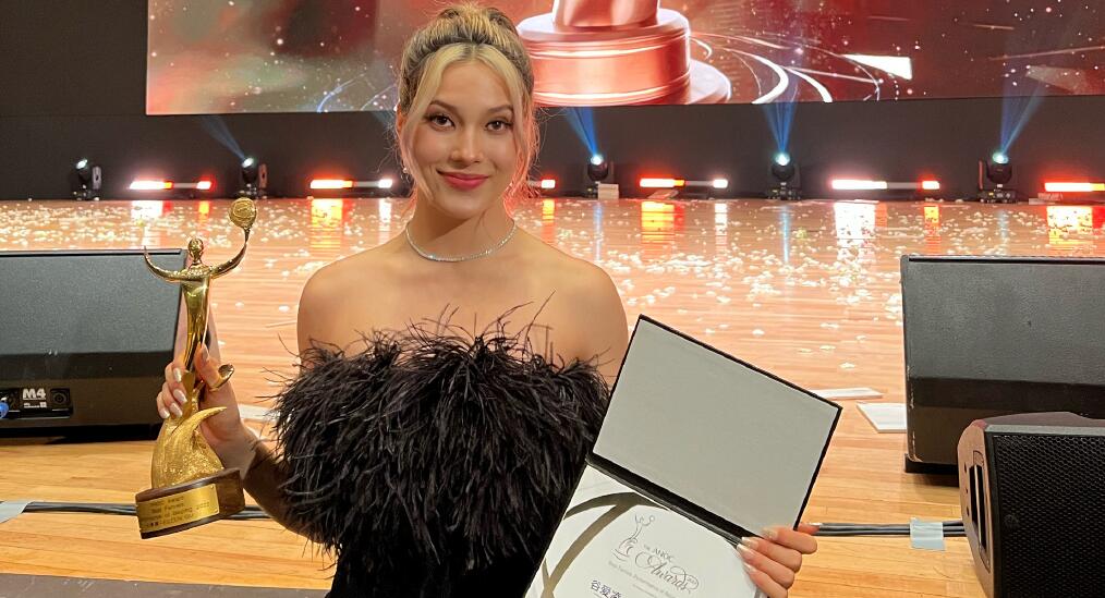 霍震霆|谷爱凌与郭晶晶公公罕见同框，霍震霆白发苍苍显苍老，两人合照也没拍好