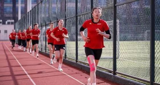 女排|蔡斌官宣女排大名单即将产生！3人竞争队长？丁霞1细节让人心疼