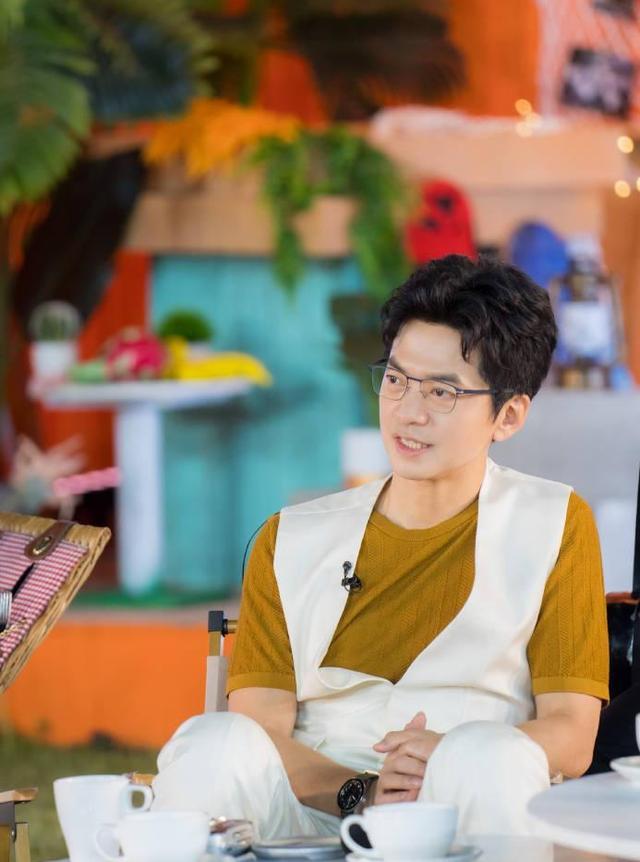 贝加尔湖畔|李健、周深的《贝加尔湖畔》,仿佛唱出了立体的一幅画