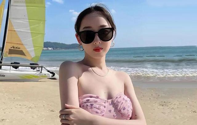 蒋梦婕|蒋梦婕穿粉色长裙度假，被指“状态不像90后”，引起热议