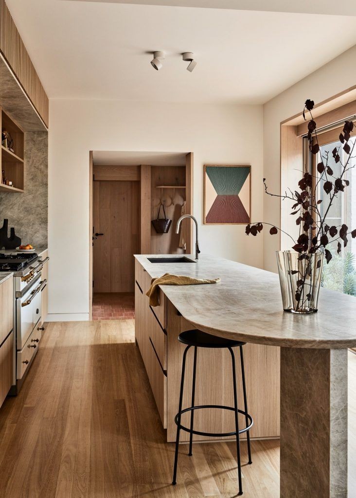 越来越多人在厨房这样设计了:悬空台面+双面吧台,装修不后悔