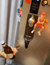 结婚时请了3个伴娘,发现这婚可能结早了...总要给别人留点机会啊