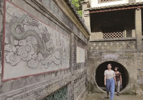广西玉林这神秘古民居，200多年历史，建造者是个迷