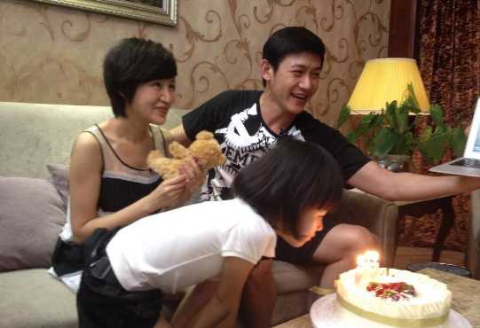 郭京飞|姐姐嫁给陆毅，妹妹嫁给郭京飞，丈母娘对两个女婿的态度却大不相同！