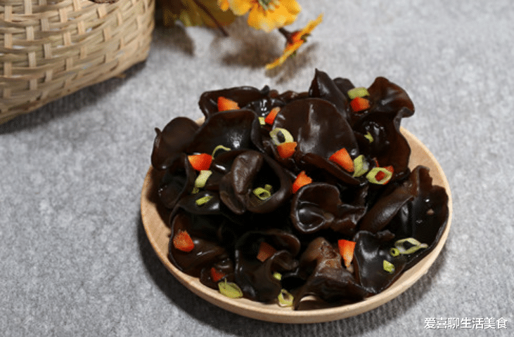 韭菜|建议女人,年过40后多吃6种食物,美味营养又便宜,精神饱满不显老