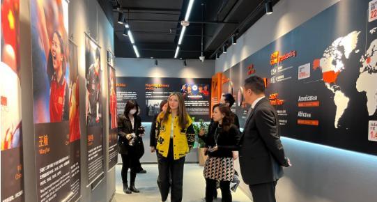 成龙|谷爱凌晒出与成龙合影,整个人超有活力,网传两人会有合作