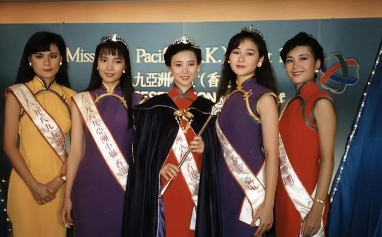 伍咏薇|伍咏薇:就算老娘披块布,都比你们风情万种