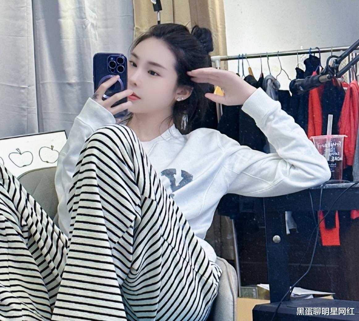 |陈静莹偷拍天佑，言语吹捧对方，放话：这么帅的男人，去哪里找？