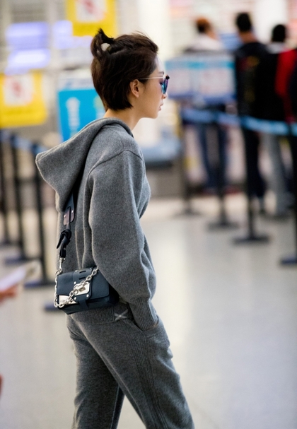 医生 利用小技巧秒拥有伪随性的马思纯周冬雨式丸子头!超强步骤解剖