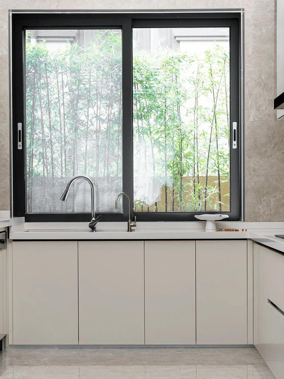 还有人不知道厨房墙砖咋选?3类砖对比,大小颜色终结你所有烦恼