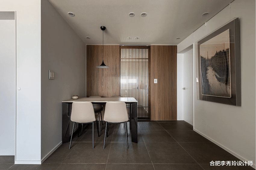 108㎡二手房，业主简单翻新，“白墙灰地”，清爽大方谁不喜欢？