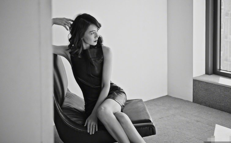 高圆圆|高圆圆现身商场阵仗太大！众黑衣保安跟随，围观粉丝多到走不动