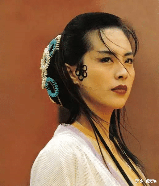 易烊千玺|移居国外的明星后续如何？有人生活艰难，有人嫁外国人，有人回国