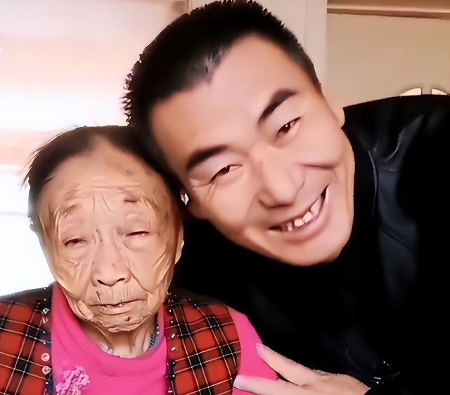 黑白配|85岁马玉琴身体变差，丈夫晒视频，黑白配色惹争议，网友：走了？