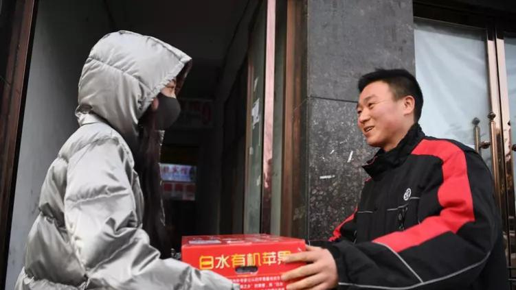 ar眼镜|从近年来看，未来电商依然吊打线下实体经济。它就像自然规律一样