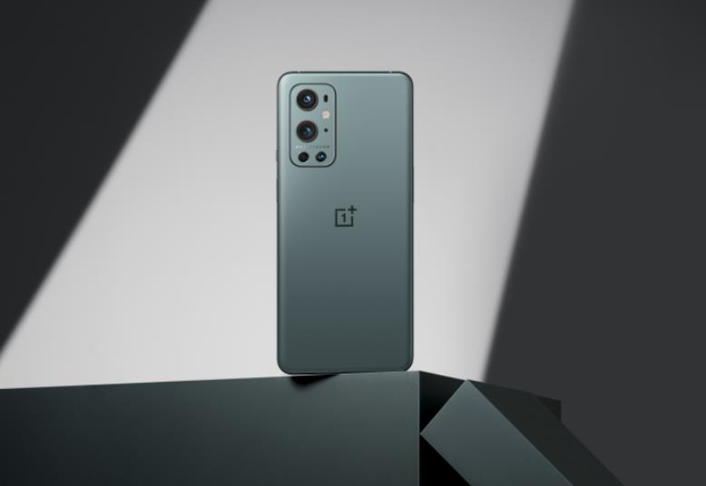 安卓|一加10Pro,在屏幕、续航和散热系统,都是同类价位机型中的翘楚