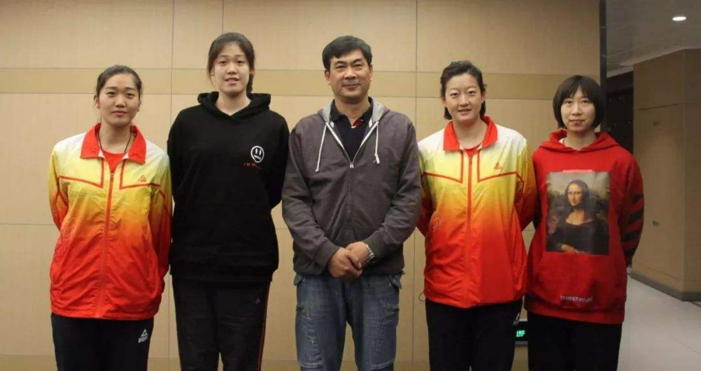 李盈莹|倒数第一！李盈莹体能测试800米跑，速度不如吴梦洁、吴晗啊！