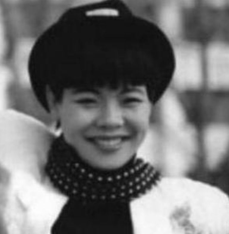 谢津|歌手谢津：唱红《说唱脸谱》，曾与那英毛阿敏齐名，27岁坠楼身亡