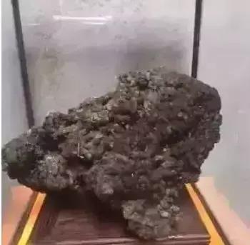 文玩|又一种恶心文玩出现了，据说带屎越多越值钱！