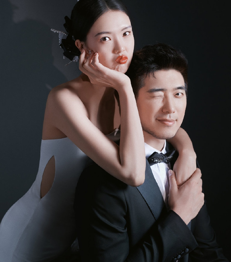 张常宁|张常宁晒最新婚纱照，和吴冠希甜蜜合影，郎才女貌真般配