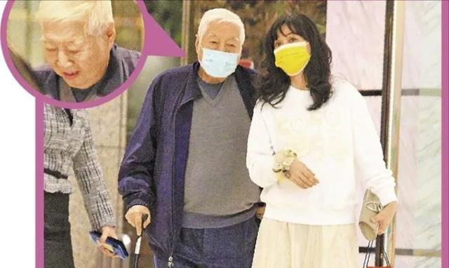 李靓蕾|李靓蕾妈妈错嫁工薪层后,陪同84岁富豪到医院被拍,两人关系亲密