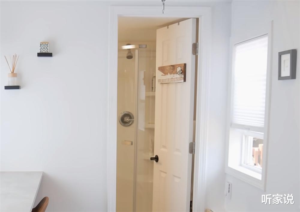 夫妻俩买下两间14㎡蜗居，拼凑成带院子的乡下小家，一住就是6年