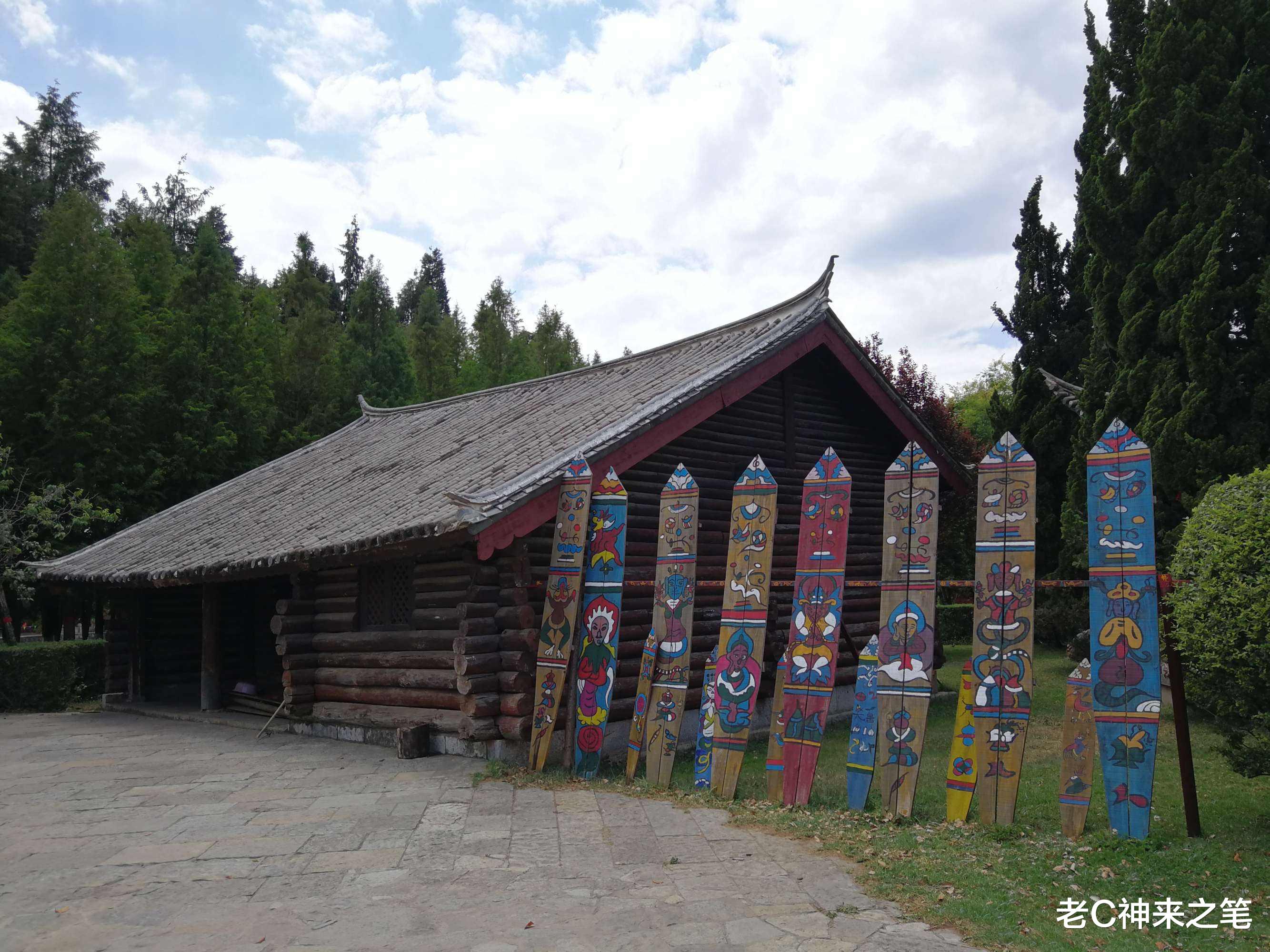 上海市|昆明3000辆大巴车不够用,为什么云南还要反思游客不来?