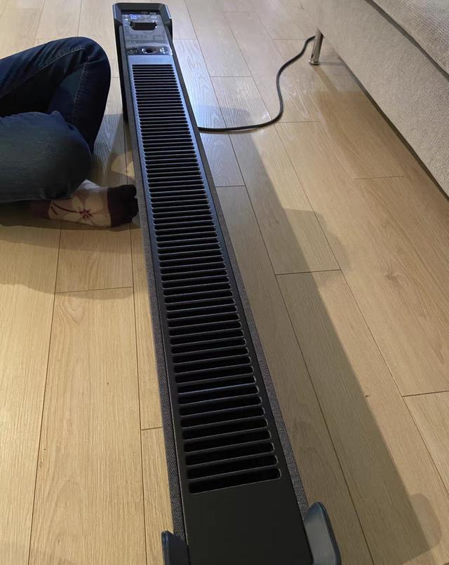 真新鲜,同事家装踢脚线取暖器,不占地可以全屋挪动,自带加湿盒