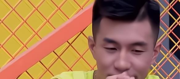 戴燕妮|郭少新恋情疑似曝光!突然夸赞整蛊对象 1米69鲜族美女或是其真爱