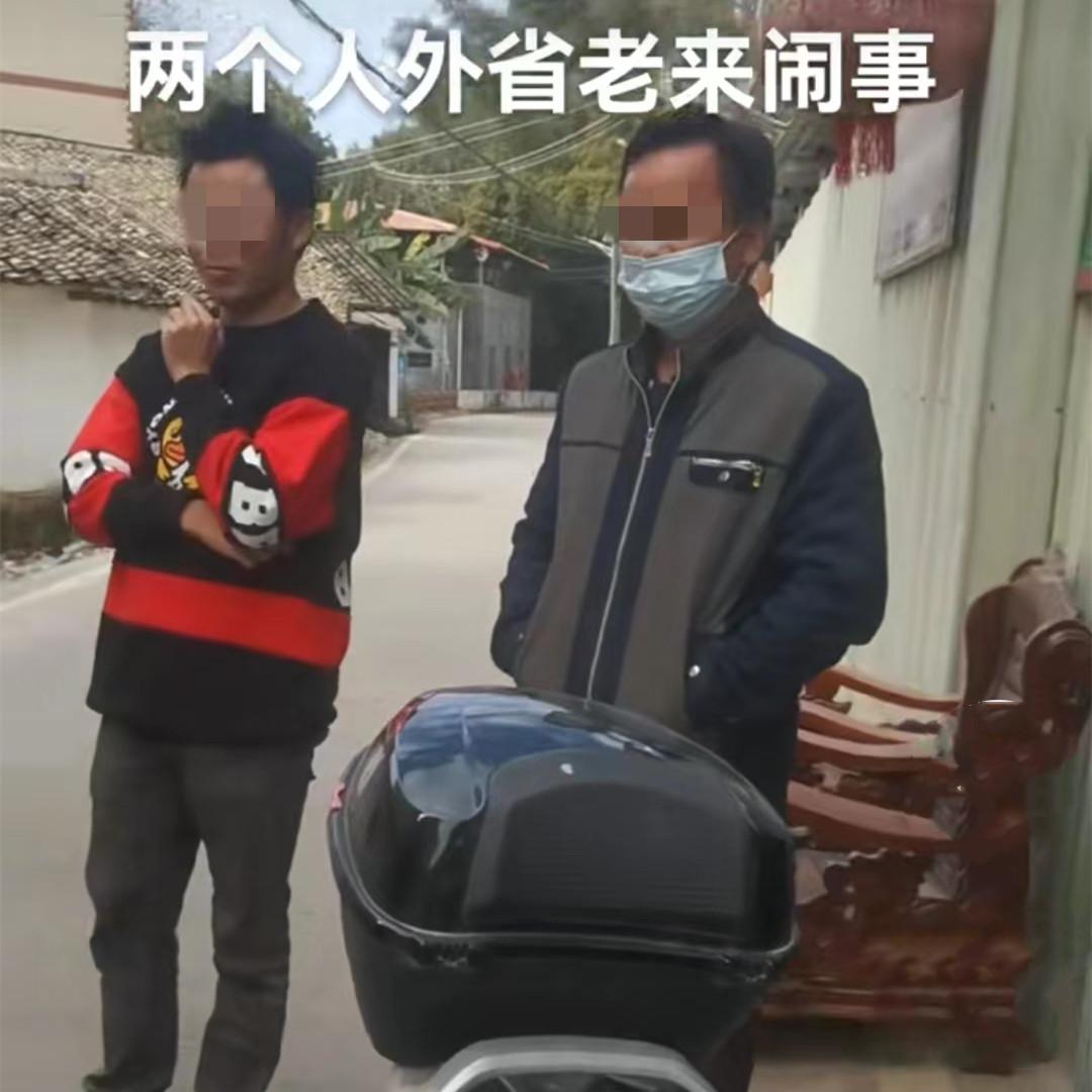 广东两位男子砌完墙要工钱,被屋主指责外地人闹事:我的墙都歪了