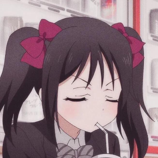 |动漫头像：你唯唯诺诺，她肆无忌惮