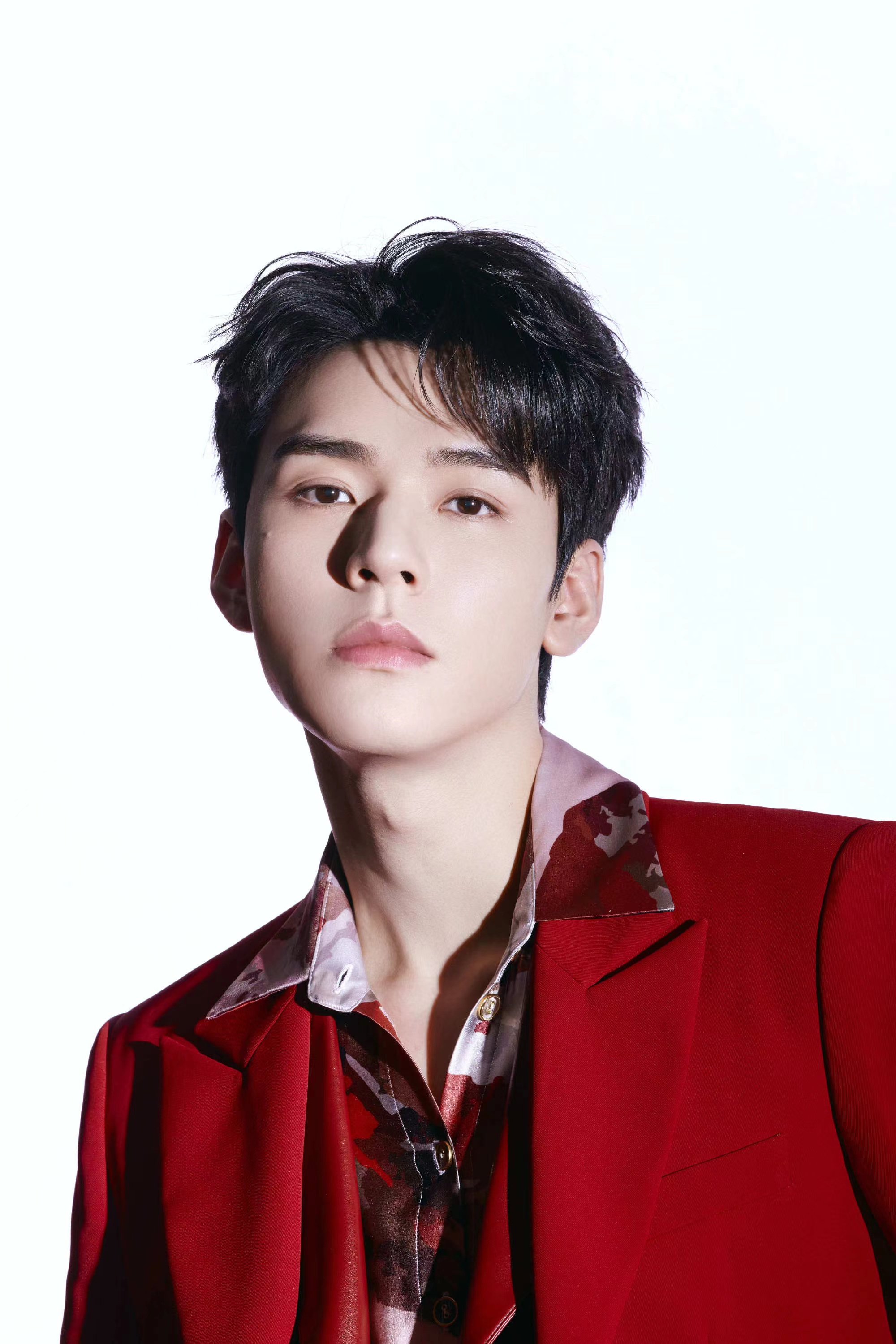 许凯|小冷八卦：许凯新剧番位惹争议？邓超新电影开拍？许魏洲资源虐？范冰冰复出？