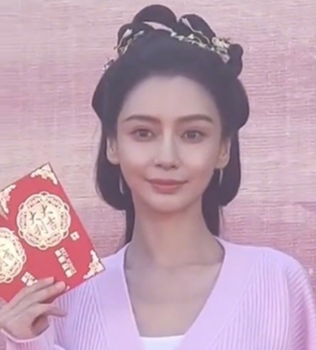 电影院|?热巴接手代言辱华品牌，待遇超过前代言人杨颖，高调宣传洗白被嘲！