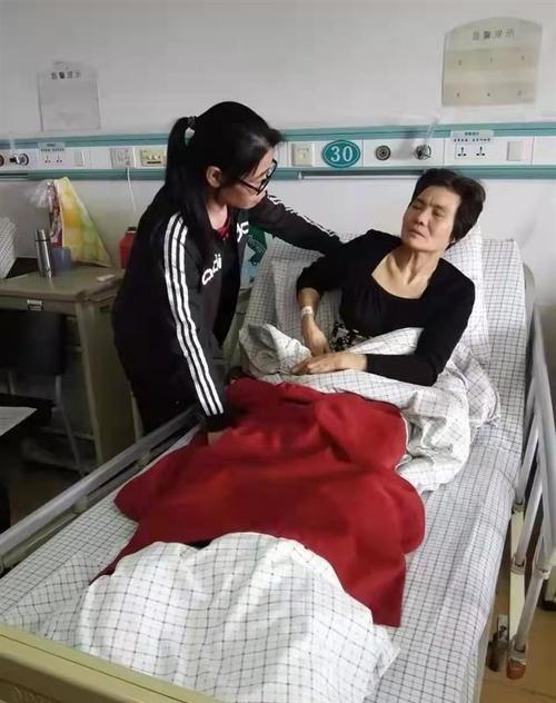 2022年,男子被拐31年回家,发现母亲患癌离世,两人曾是微信好友