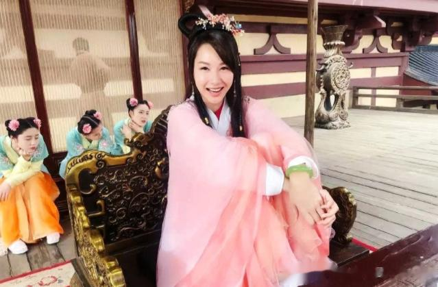 潘粤明|43岁徐子珊真敢断舍离,携1760万定居欧洲,直言不会复出娱乐圈