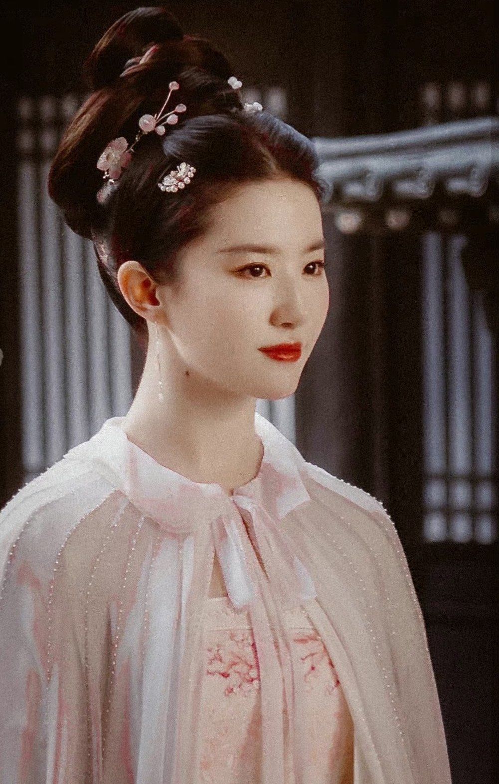 刘亦菲|神仙姐姐变成乡野村妇?刘亦菲披着麻袋都能美翻众人,不愧是天仙