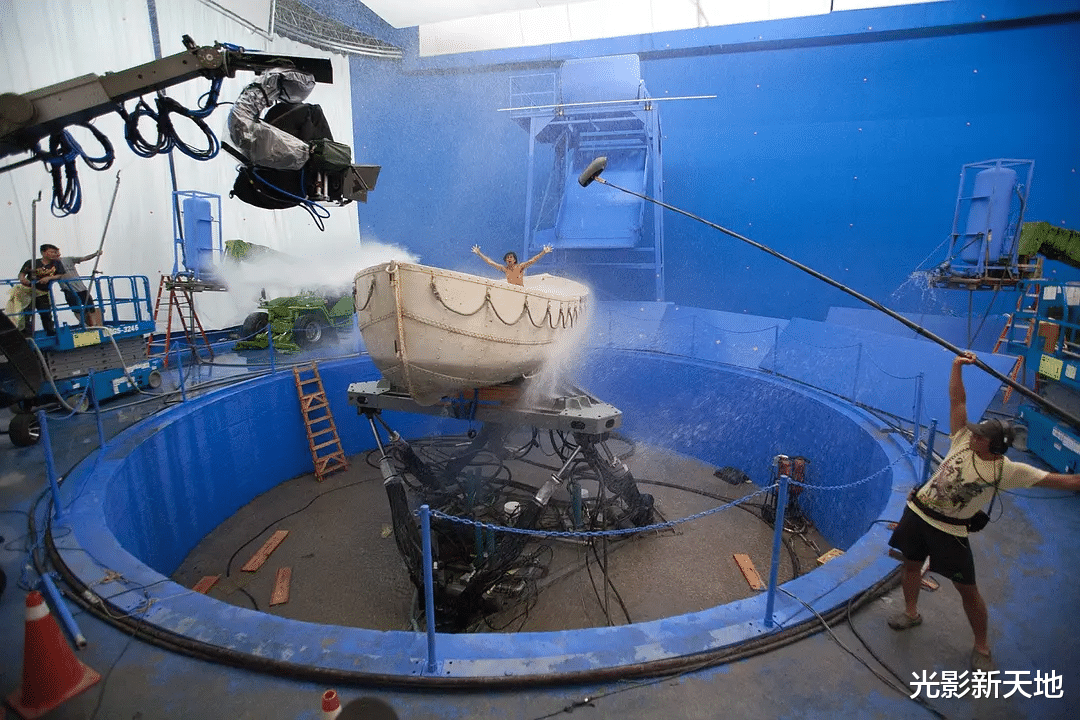 詹姆斯·卡梅隆|《阿凡达2》特效有多强？领先漫威10年，《流浪地球2》也无法相提并论