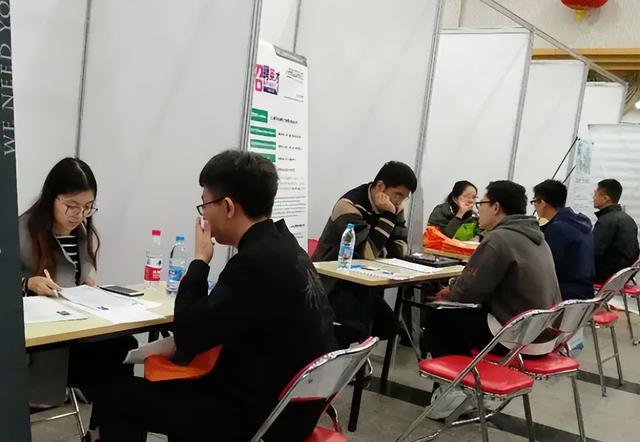 求职|985硕士屡次求职失败，躲在宿舍抹泪，这才发现工科女不如师范生