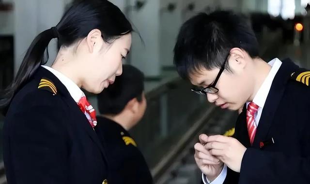 招聘|地铁“正式工”陆续选择离开,不仅仅因为薪资低,上岗之后才明白