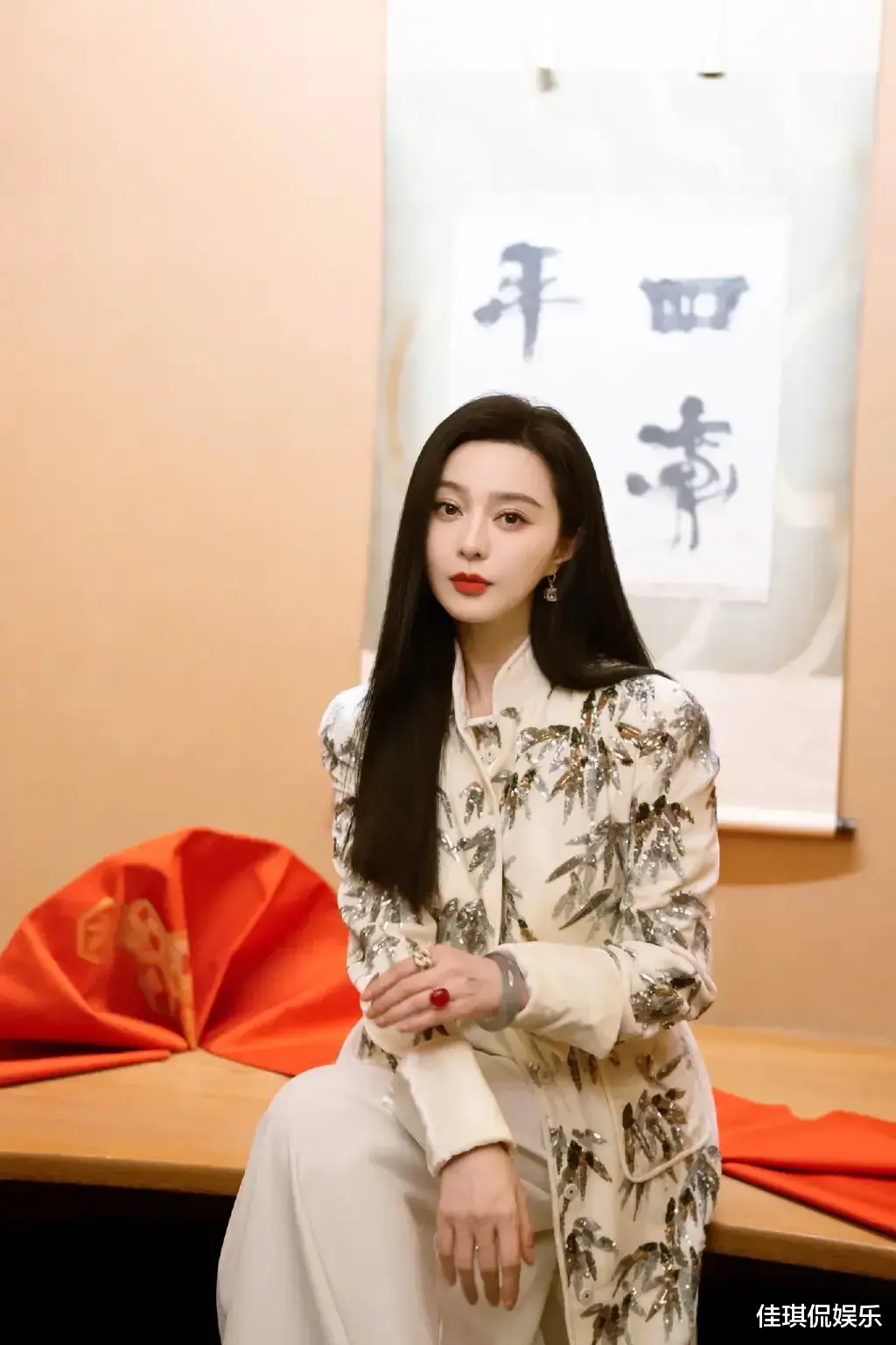 范冰冰|范冰冰亮相日本东京，她没有去找马云，而是面见了与中国颇有渊源的半田晴久。