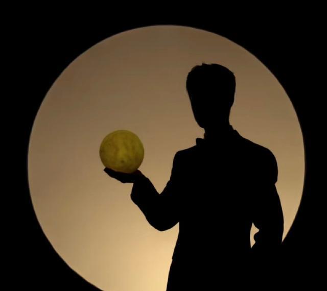 王一博|王一博登顶热度中心，街舞联欢会，中秋晚会，随时随地都有他