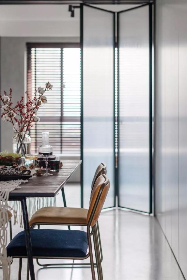 小夫妻在杭州的新家：不铺地板不铺砖，却成为小区“最火”的房子